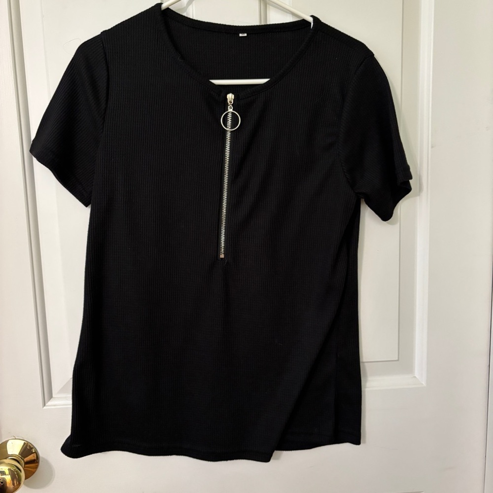 Elegant Black Zipper Accent Women's Tee